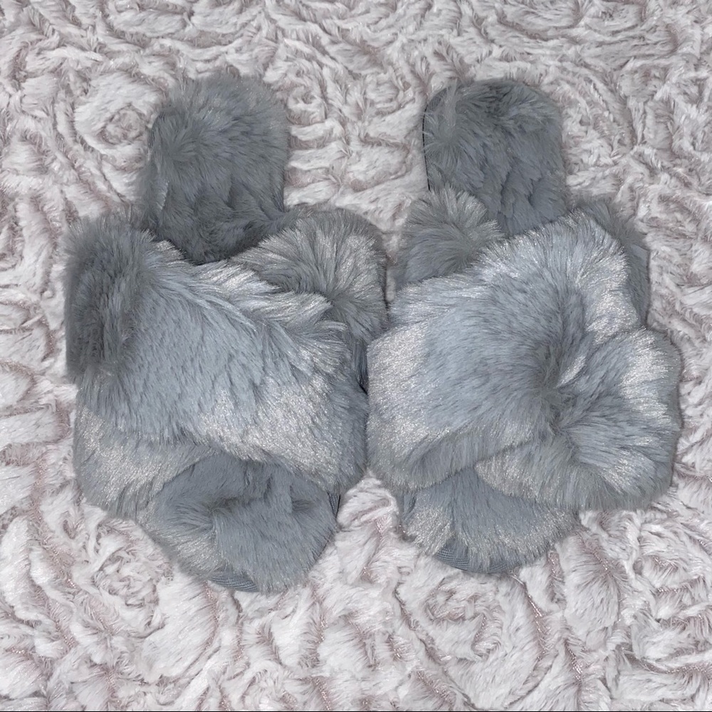NWT Grey Memory Foam Slippers - Picture 2 of 9